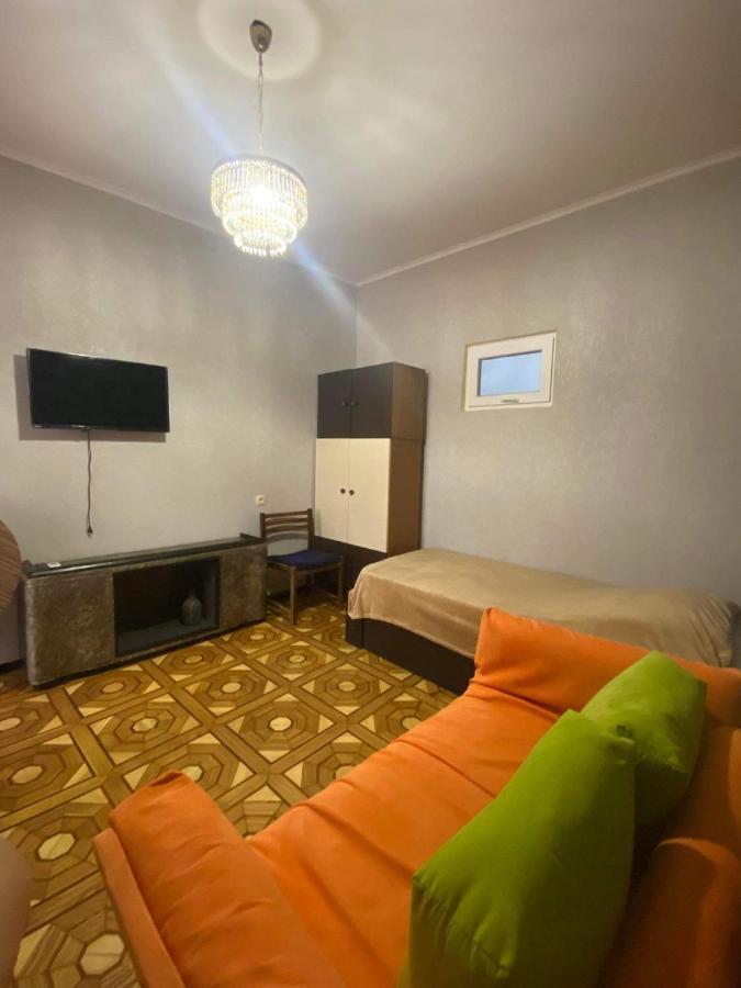 Дом 8 Lägenhet Tbilisi Exteriör bild